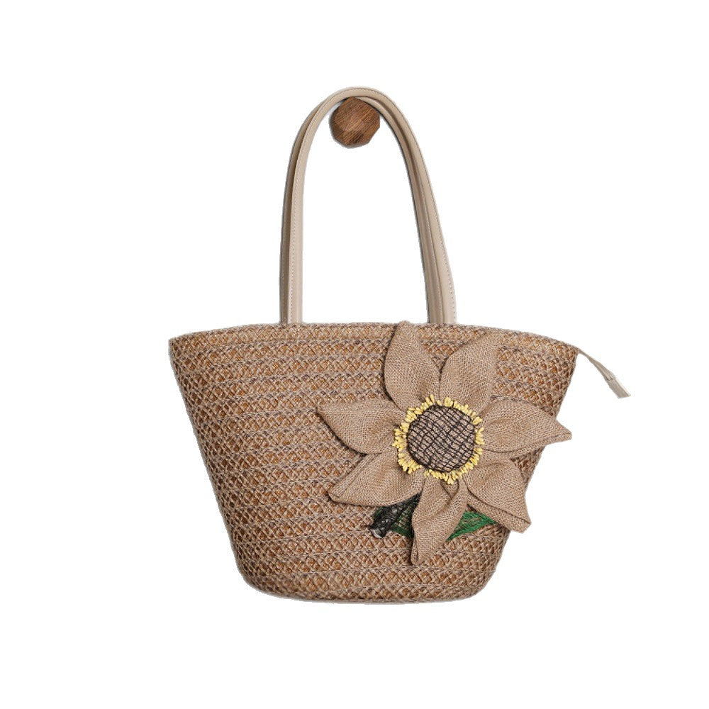 Straw bag with romantic floral pattern Kalsten
