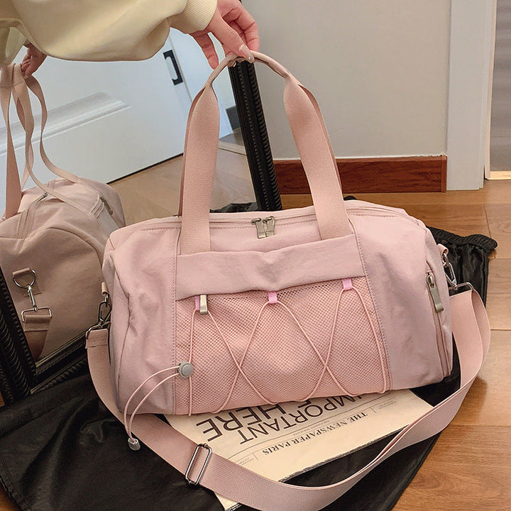 Sporty shoulder bag with adjustable carrying handles and breathable mesh material Kalsten