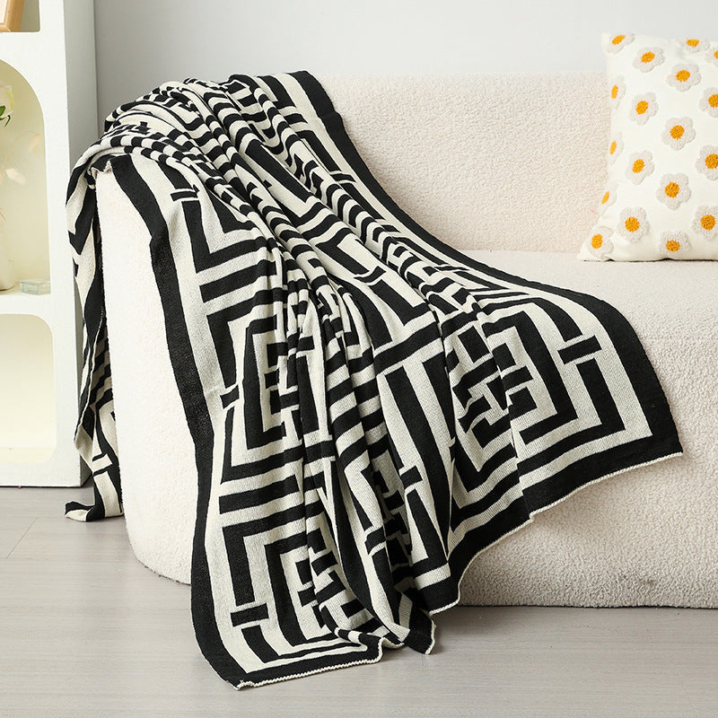 Women's decorative comfort blanket in modern geometric design Kalsten