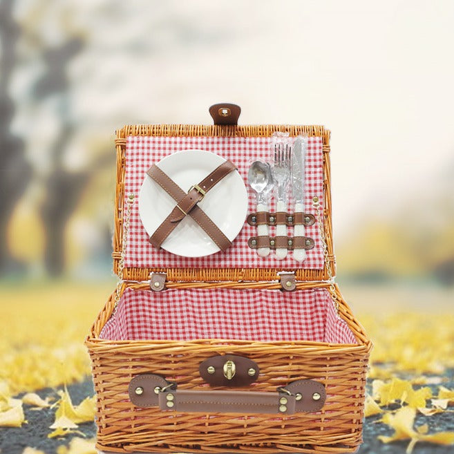Women's picnic basket with integrated dinnerware set and robust details Kalsten