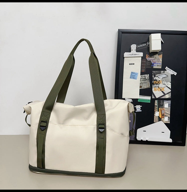 Spacious sports and travel bag with water-repellent material Kalsten