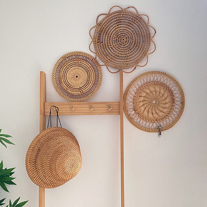 Ladies Elegant handcrafted rattan underlay Kalsten