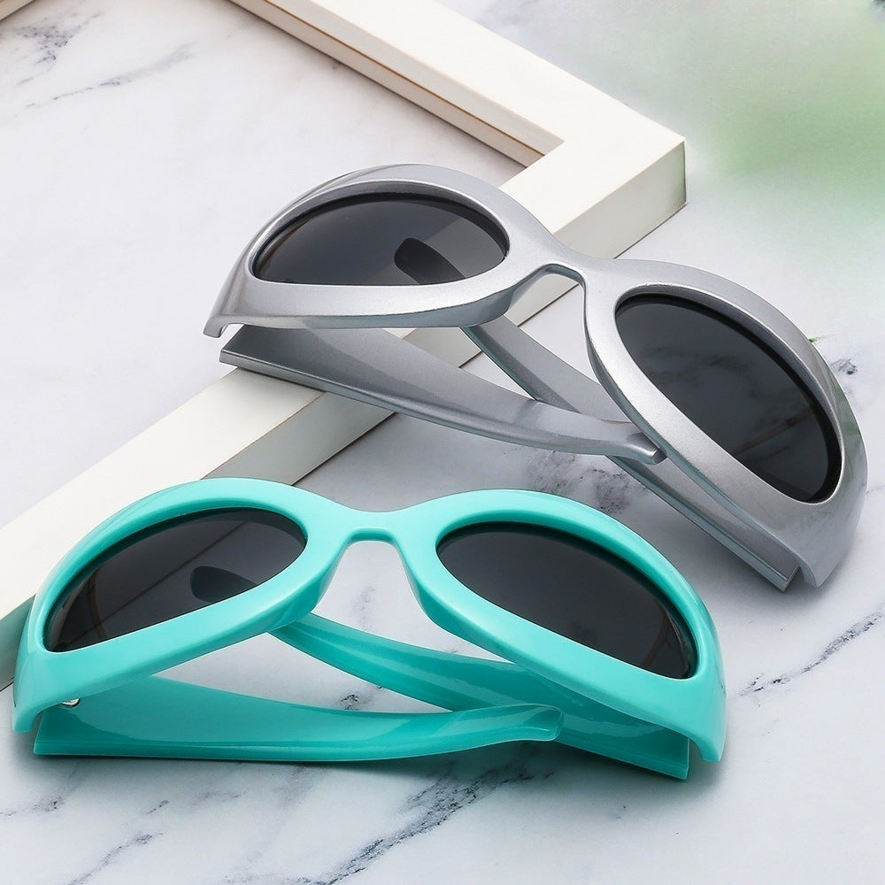 Women’s fashionable sunglasses with oval frame and modern finish Kalsten