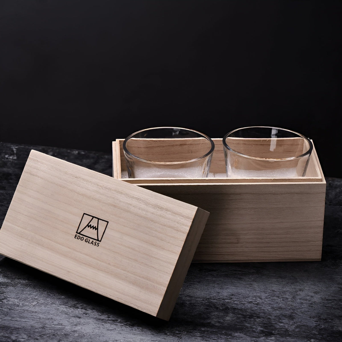 Whisky glasses with Fuji motif – Elegant set for connoisseurs