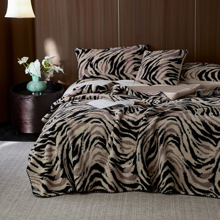 Decorative Flannel Bedspread Kalsten