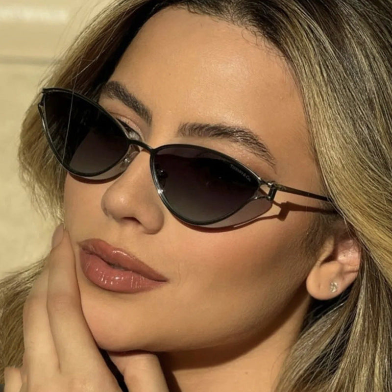 Ladies Cat-Eye Sunglasses in Elegant Gold Frame Kalsten