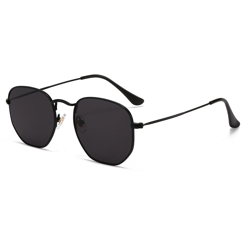 Women Oversized Sunglasses with elegant golden metal frame and solid UV protection Kalsten