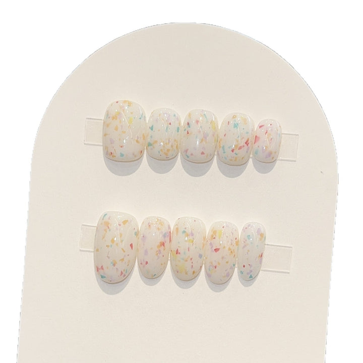 Artificial nails with cheerful sparkle design Kalsten