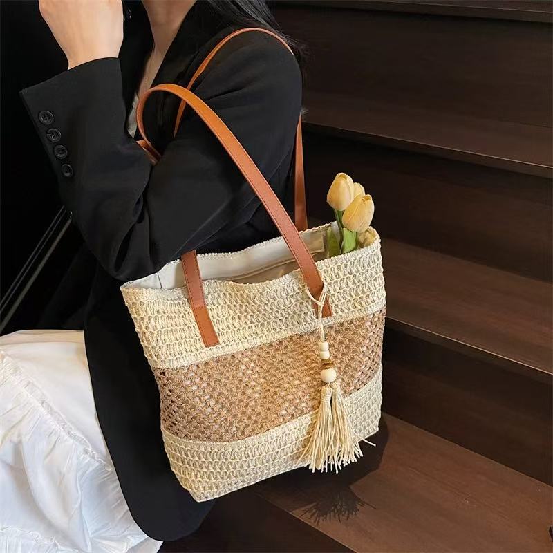 Elegant and Versatile Beach Bag Kalsten