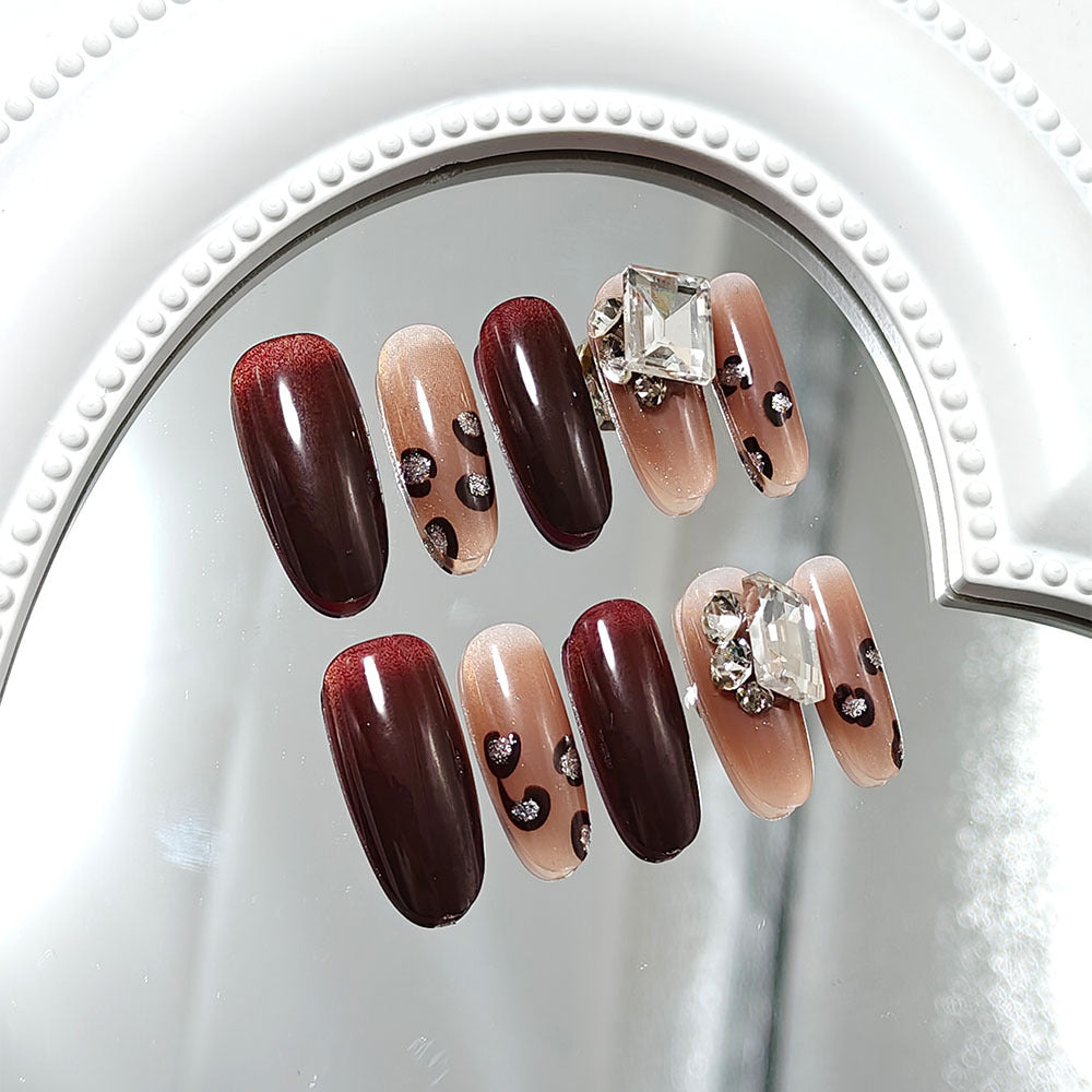 Artificial nails with luxurious glitter accents Kalsten