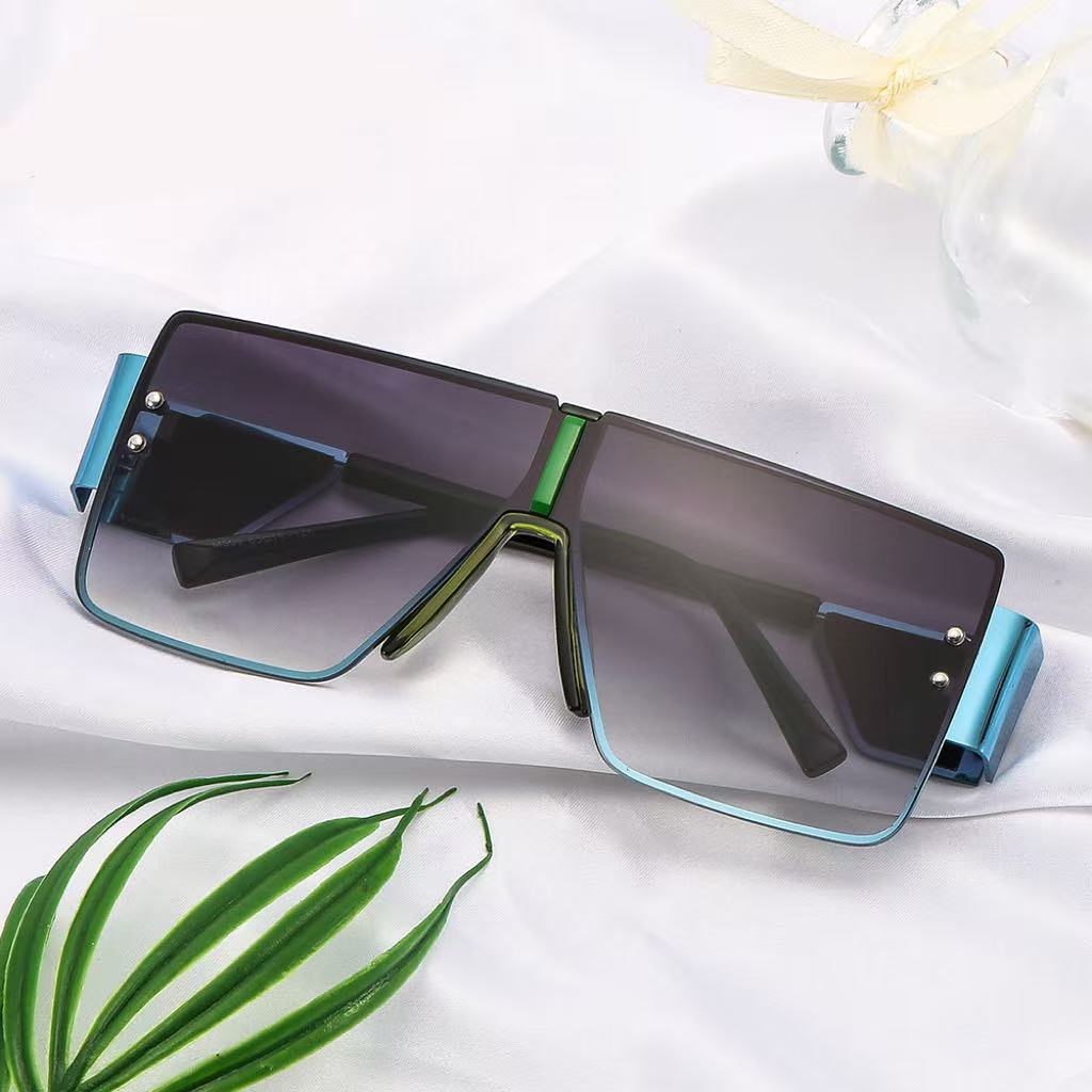 Ladies trendy oversized sunglasses with futuristic design Kalsten