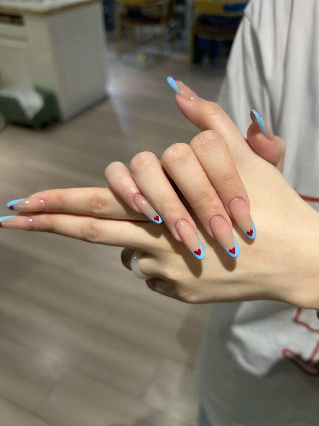 Nail art with heart-shaped design Kalsten