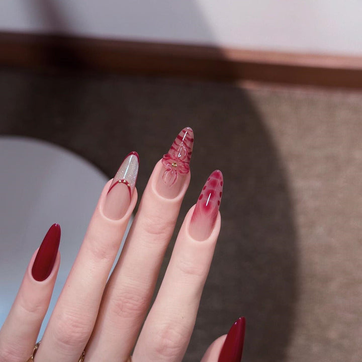 Artificial nails with floral and glamour details Kalsten