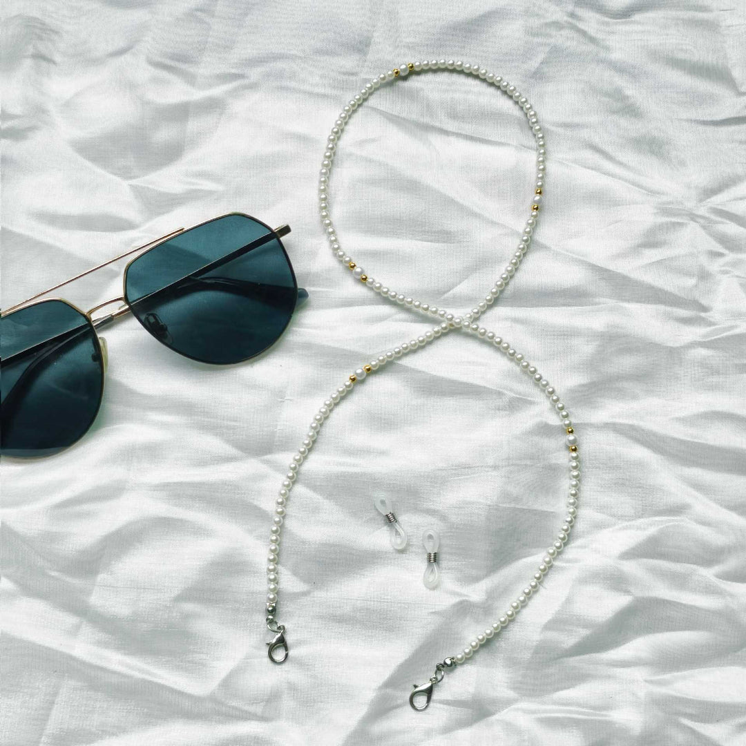 Fashionable pearl necklace with golden accent Kalsten