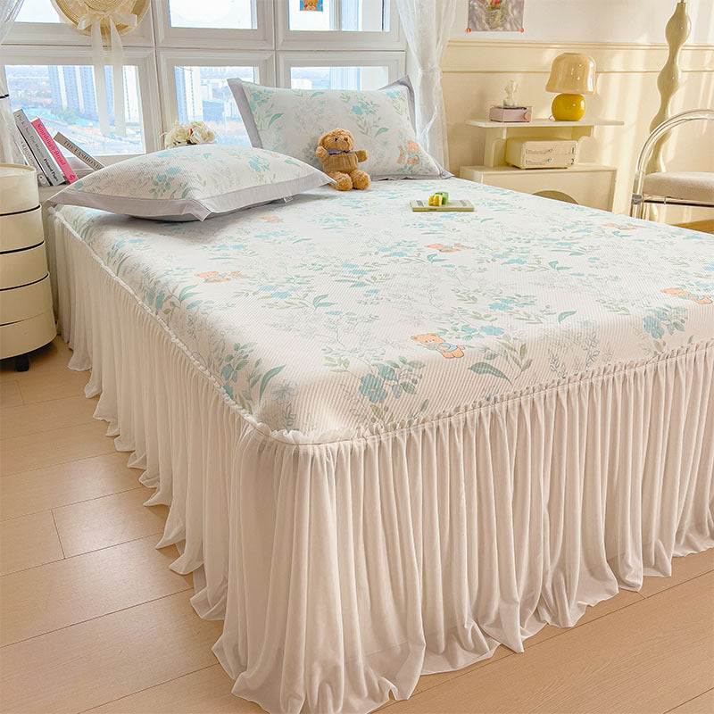 Women's elegant and decorative bedding throw set with cheerful floral pattern Kalsten