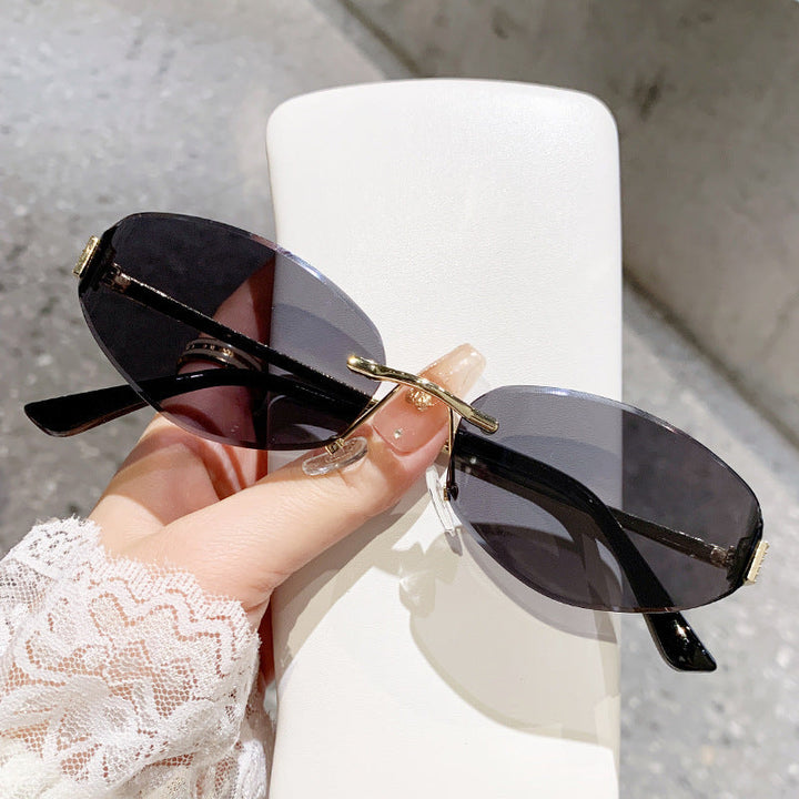 Ladies sunglasses in modern oval design with contrasting frame Kalsten