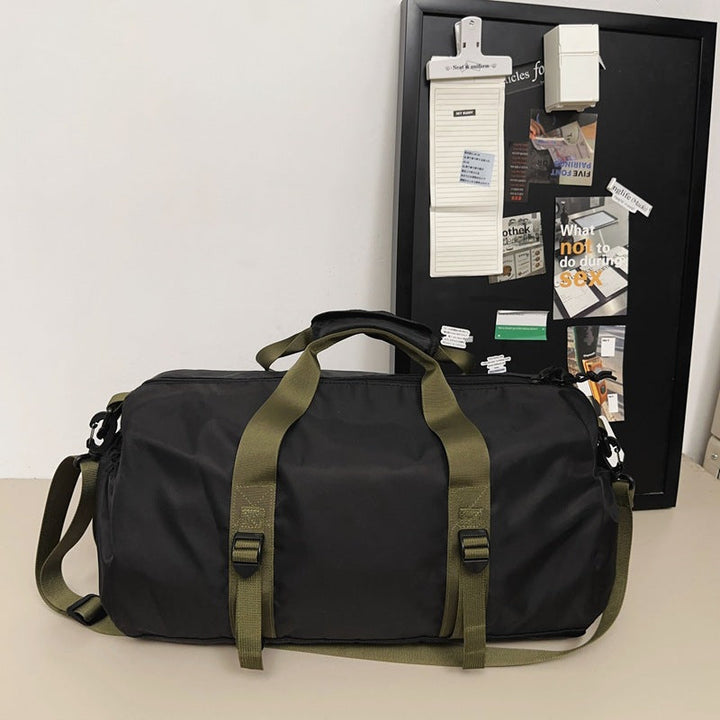 Sporty travel bag with adjustable shoulder strap and sturdy carrying handle Kalsten