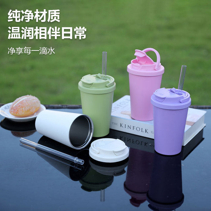 Ladies silicone drinking cup with secure closure system Kalsten