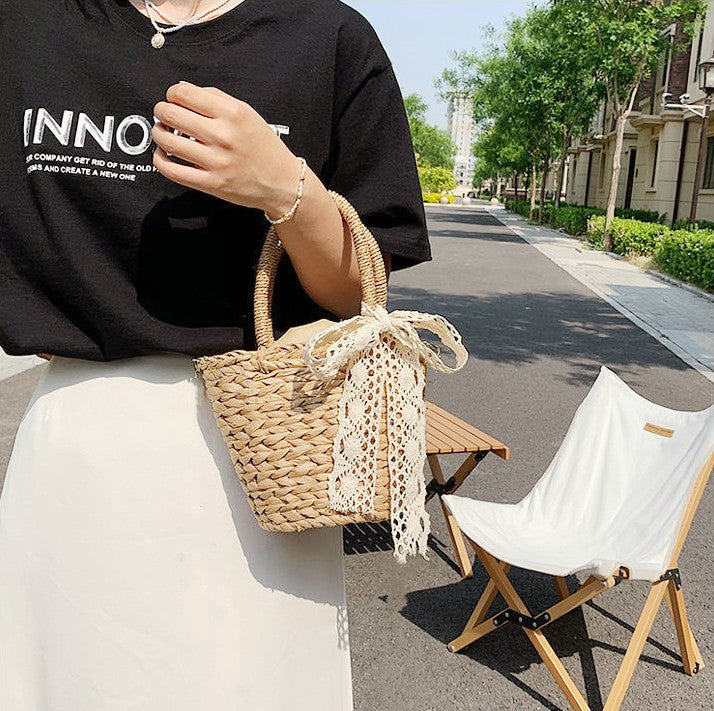 Playful basket bag with lace ribbon Kalsten