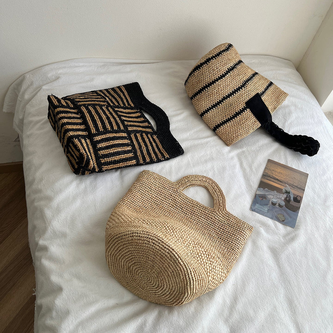 Handmade straw bag with fashionable striped pattern Kalsten