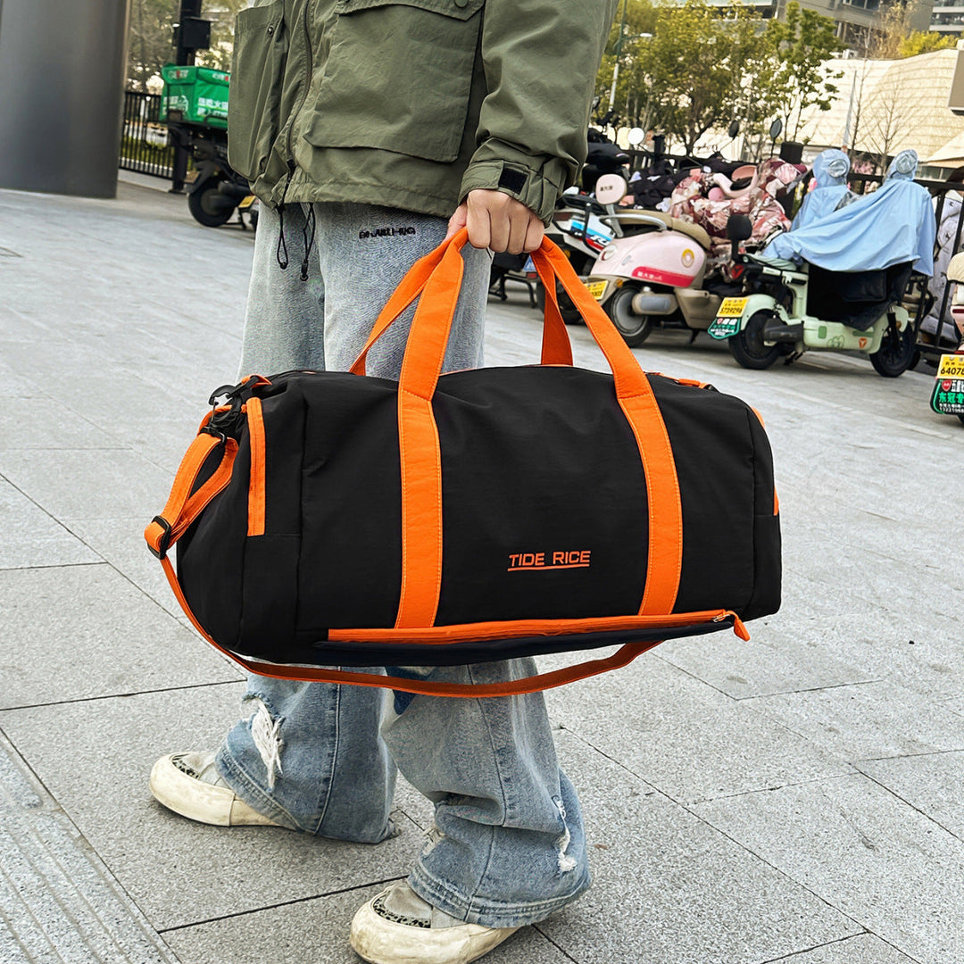 Sporty Travel Bag With Sturdy Shoulder Strap Kalsten