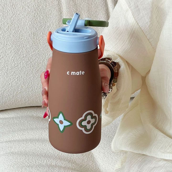 Women's ergonomic water bottle with practical carrying handle Kalsten