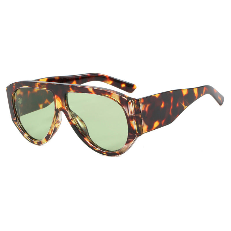 Women extravagant oversized sunglasses with angled frame Kalsten