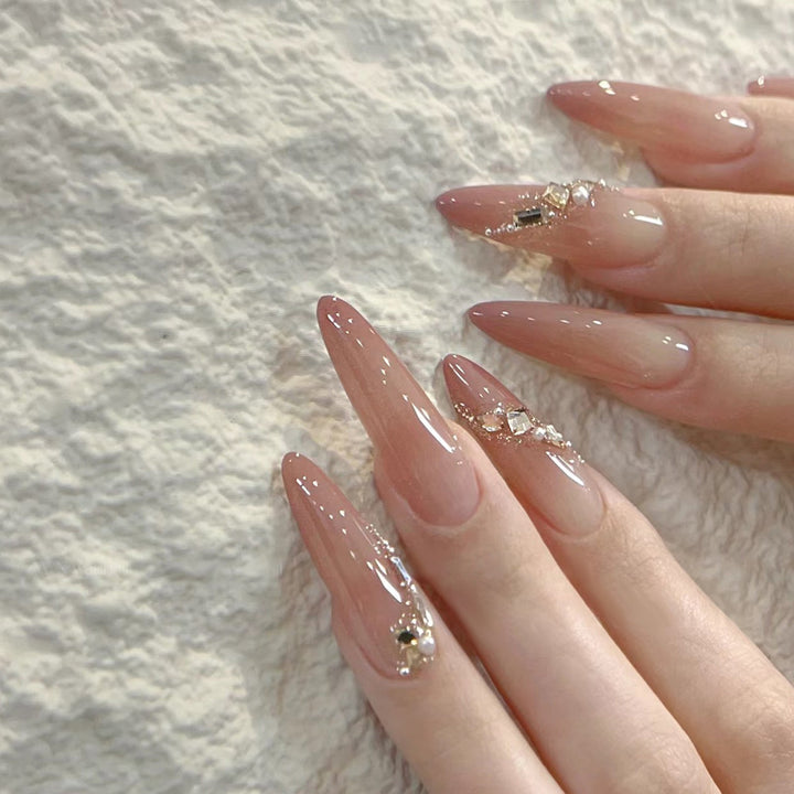 Long-lasting and Decorative Art Nails Kalsten