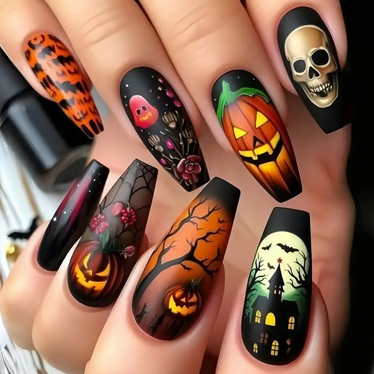 Acrylic nail set with creepy Halloween motif Acalora