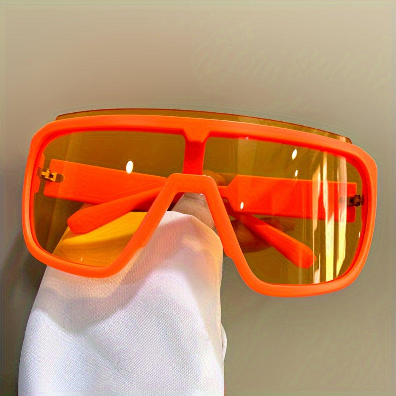 Women's sporty sunglasses with futuristic design and wide front Kalsten