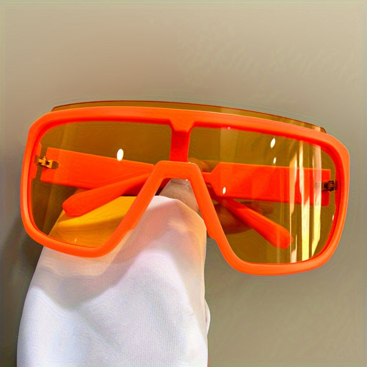 Women's sporty sunglasses with futuristic design and wide front Kalsten