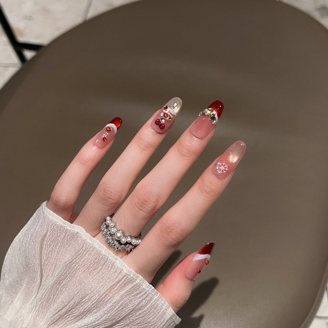 Festive Holiday-Themed Press-On Nail Art Kalsten