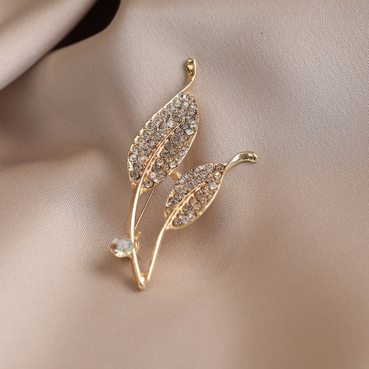 Elegant brooch with leaf shape and crystals Kalsten