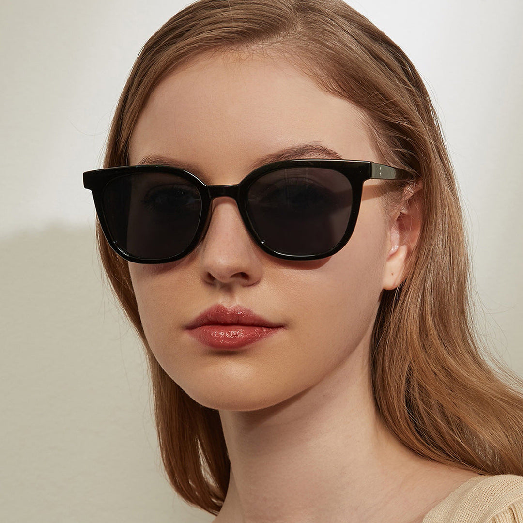 Ladies fashionable sunglasses with modern plastic frame Kalsten