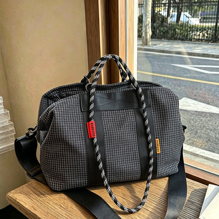 Stylish sports bag with adjustable shoulder strap Kalsten