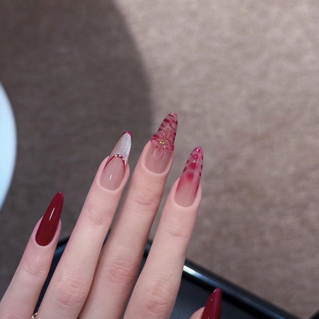 Artificial nails with floral and glamour details Kalsten