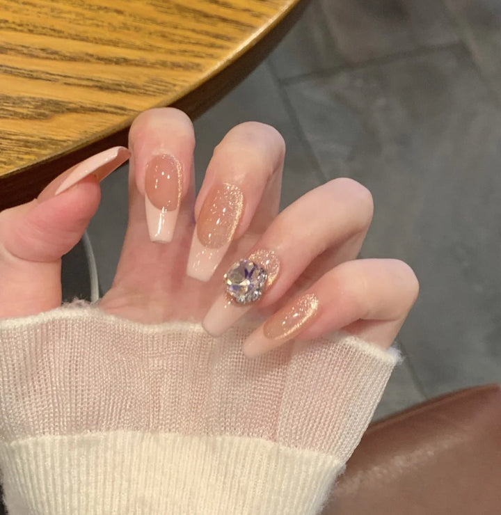 Artistic nail tips with playful motifs Kalsten