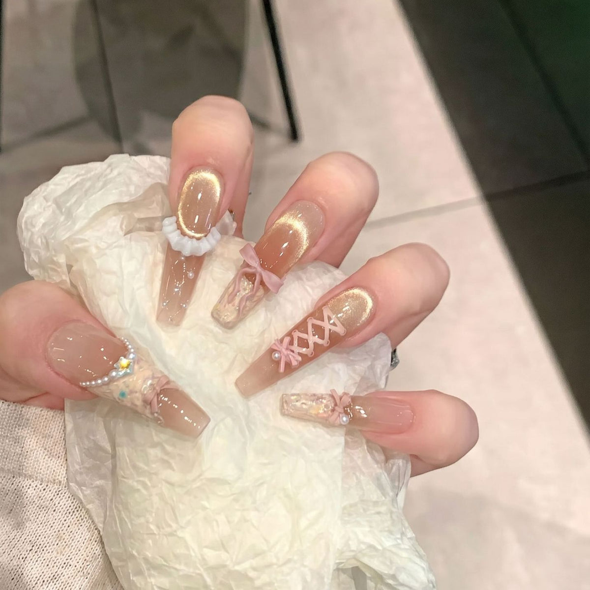 Artistic Press-On Nail Art Set with Unique Decorative Elements Acalora
