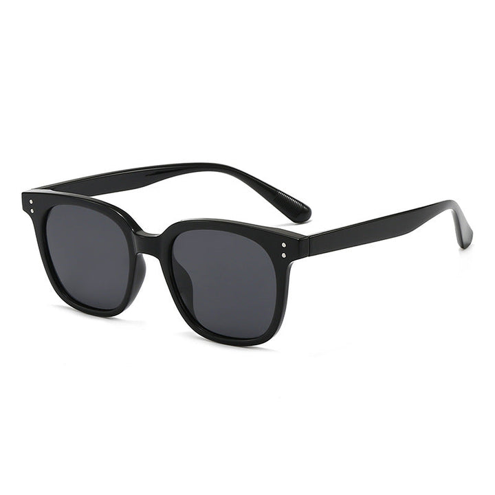 Women's fashionable sunglasses in elegant design with sturdy frame Kalsten
