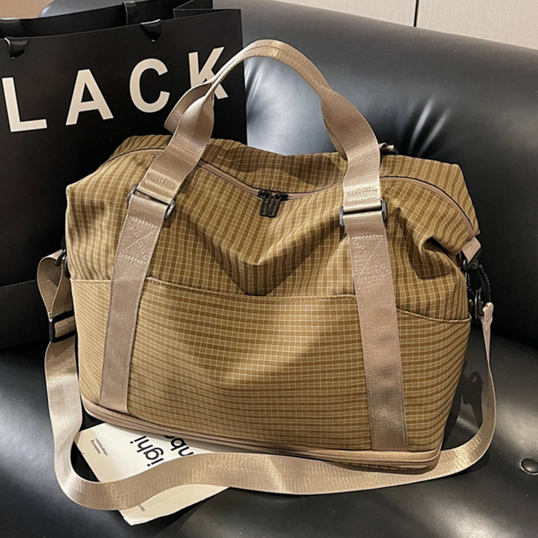 Sporty travel bag with practical storage and adjustable shoulder straps Kalsten