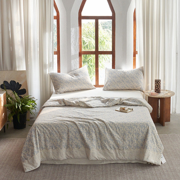 Ladies elegant bedspread with delicate floral pattern Kalsten