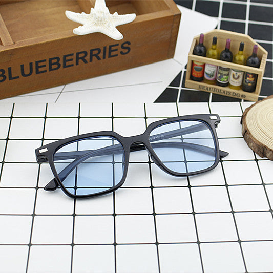 Women's modern square sunglasses with minimalist frame structure Kalsten