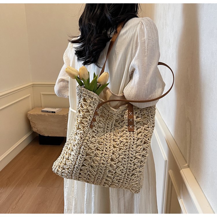 Spacious straw shopping bag with leather handles Kalsten