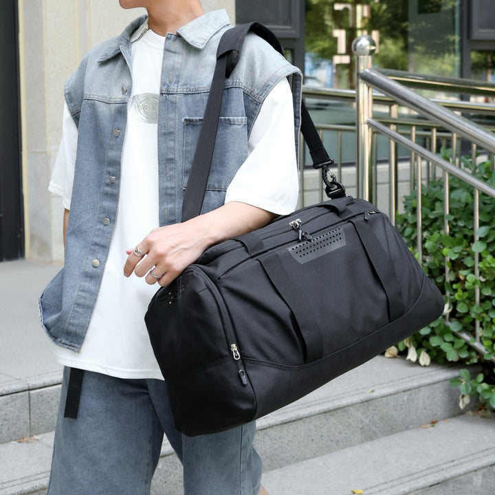 Sporty travel bag with insulating interior compartment Kalsten