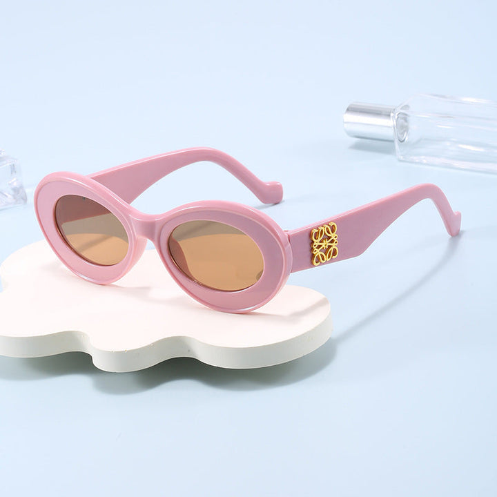 Women's fashionable sunglasses with oval frame and golden applications Kalsten