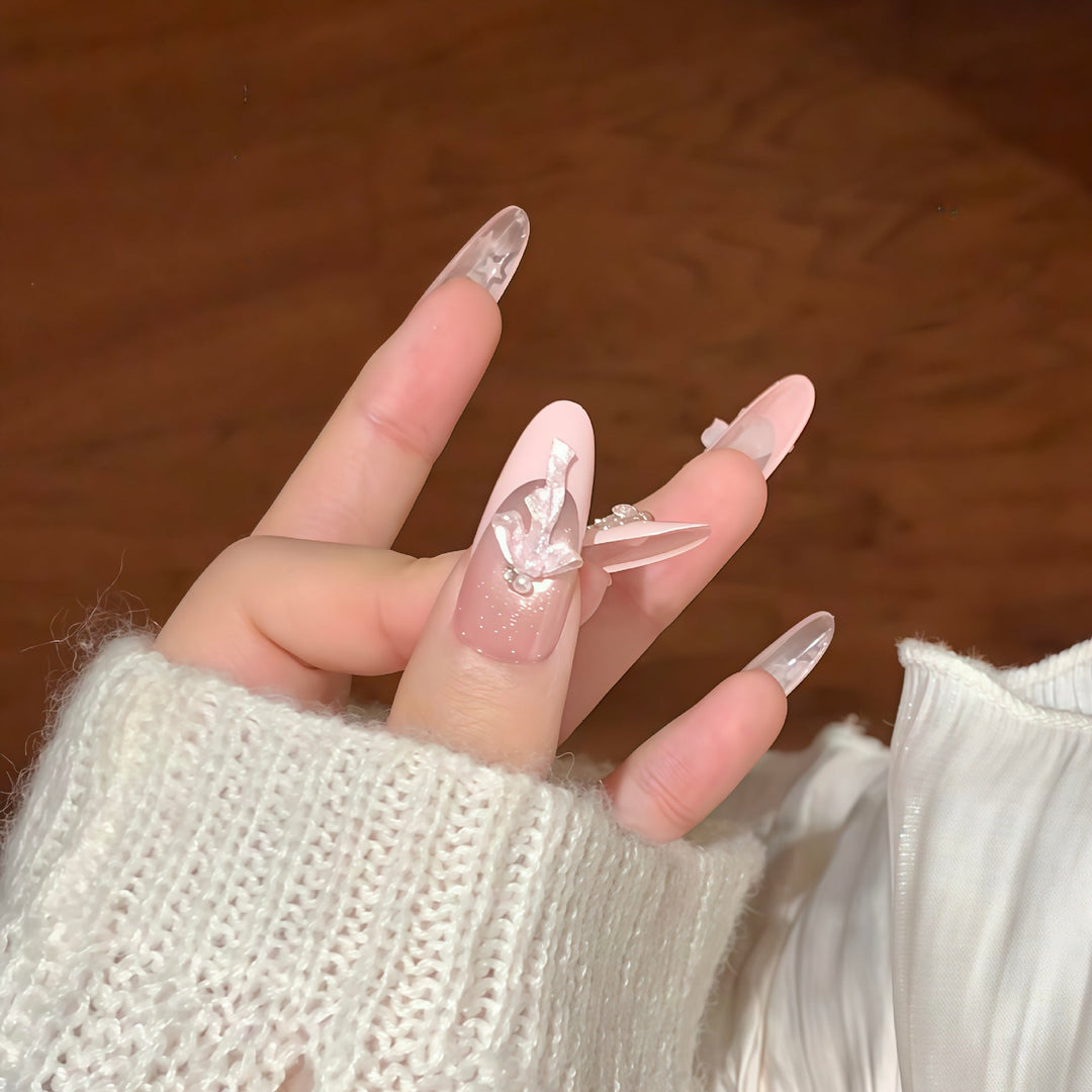 Artificial nail tips with glamorous glitter and bow details Kalsten