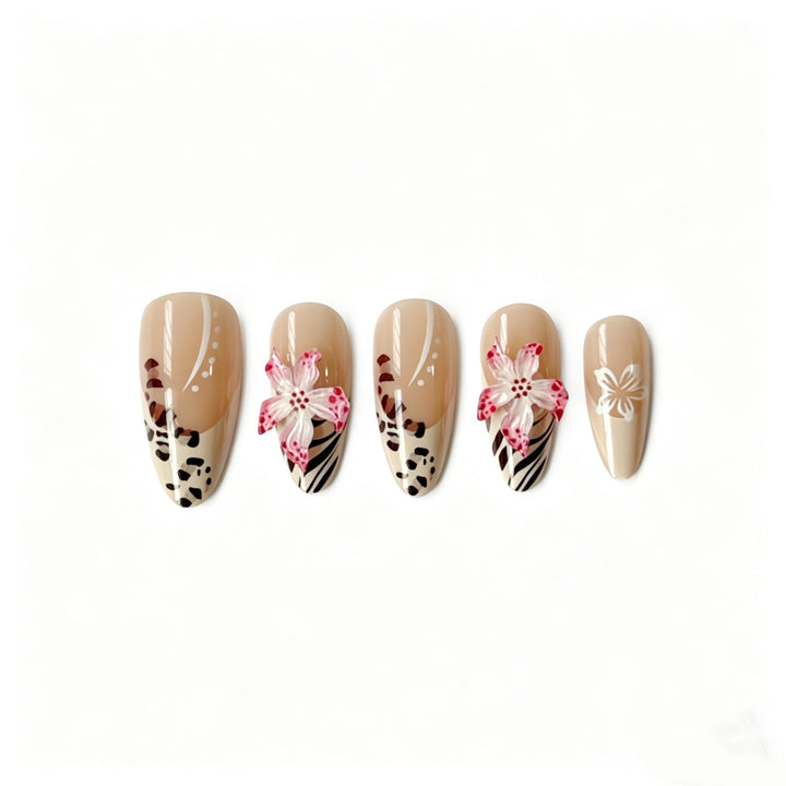 Artificial nails with floral accents and animal print Kalsten