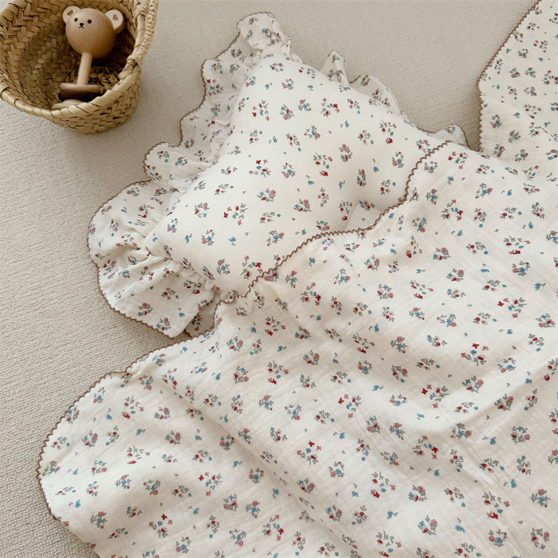 Unisex Muslin Blanket with delicate floral design and elegant ruffles Kalsten