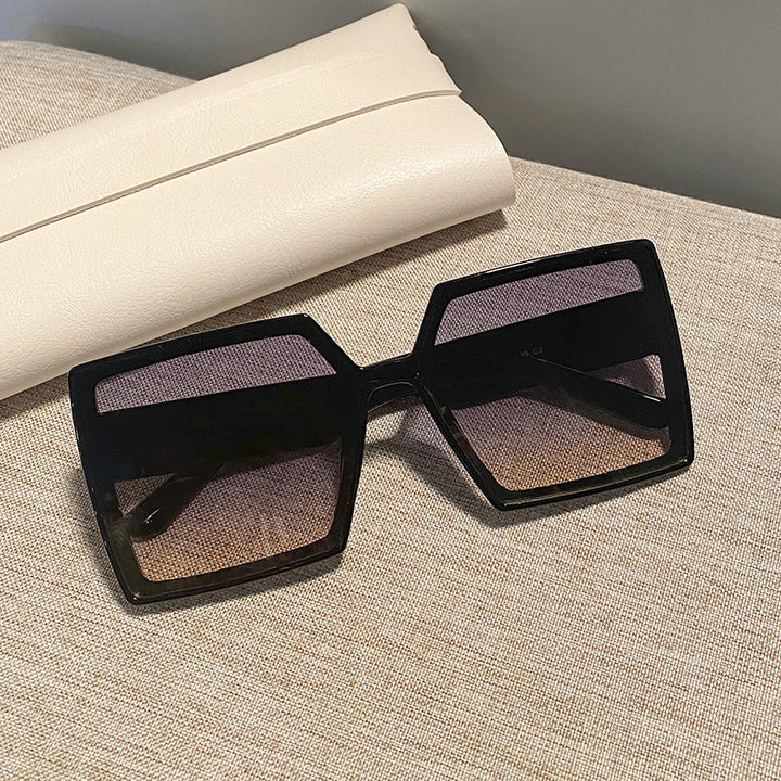 Women's square sunglasses with a sturdy frame and stylish design Kalsten