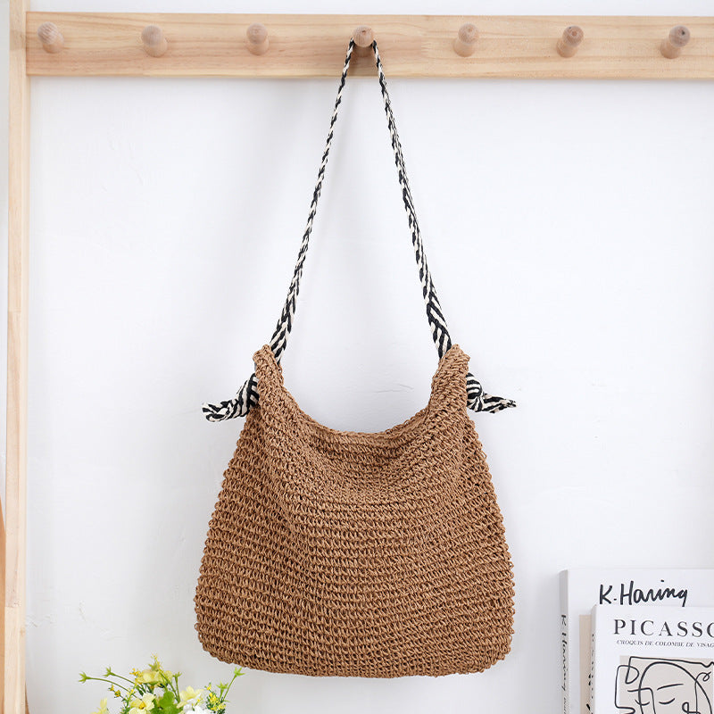 Tote bag made of natural material with playful design Kalsten